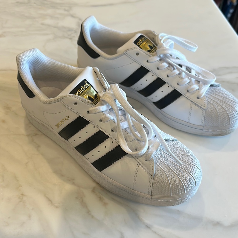Adidas superstars